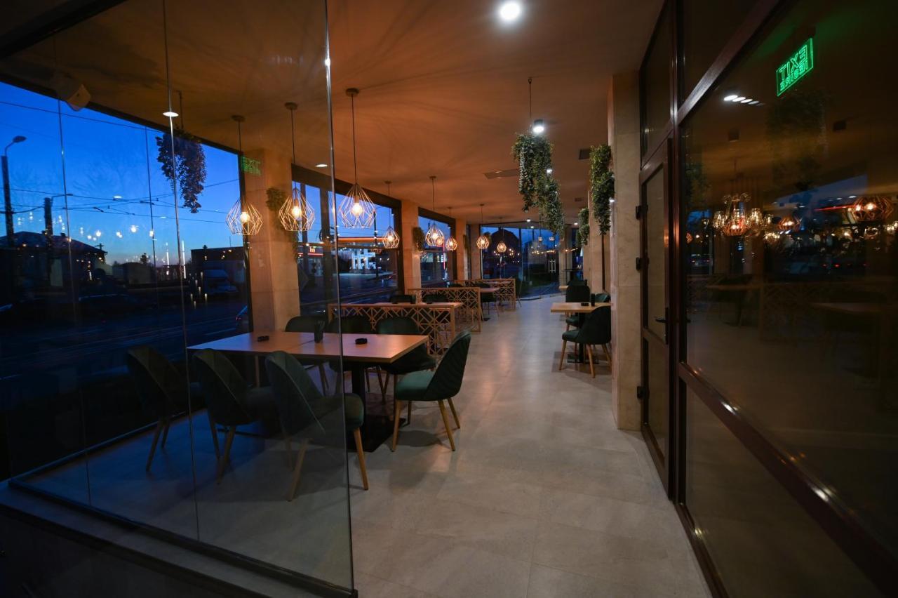 Hotel Xemar Arad Exteriör bild