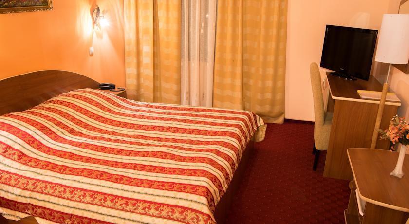 Hotel Xemar Arad Rum bild