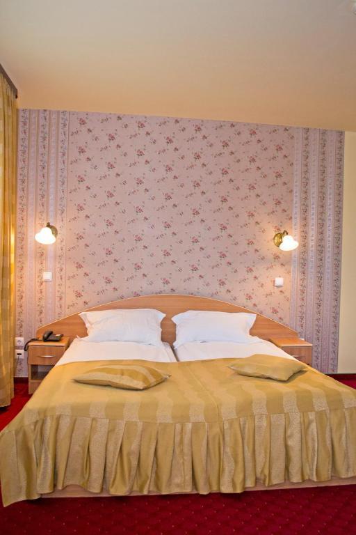 Hotel Xemar Arad Rum bild